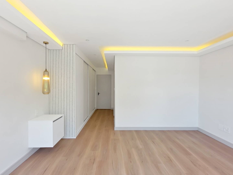 2 Bedroom Property for Sale in Sea Point Western Cape